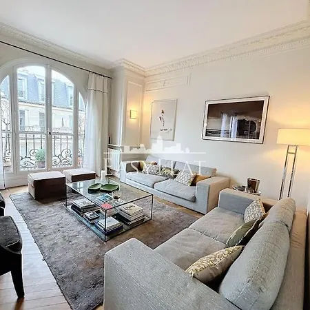 Elegant 3-bedroom Near Trocadero, 16eme By Easyflat Parigi